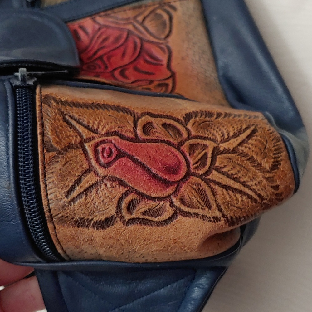 Leather Women's Belt Bag with adjustable strap - Picture 6 of 9
